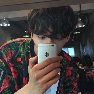 手机控帅气个性胖胖男生的微信头像图片