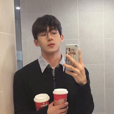 手机控帅气个性胖胖男生的微信头像图片