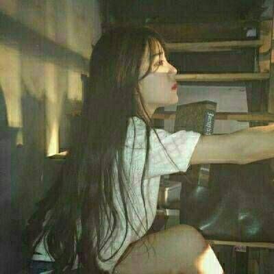 女生戴帽子的头像可爱图片