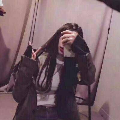 女生戴帽子的头像可爱图片