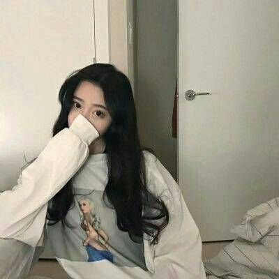 女生戴帽子的头像可爱图片