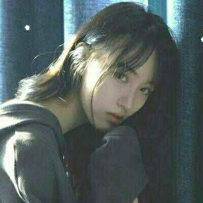 女生戴帽子的头像可爱图片