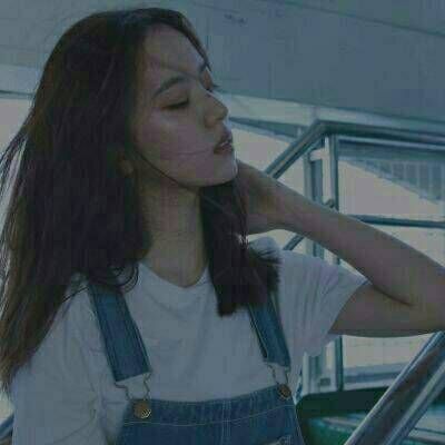 女生戴帽子的头像可爱图片