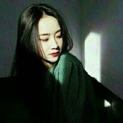 女生戴帽子的头像可爱图片