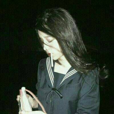 女生戴帽子的头像可爱图片