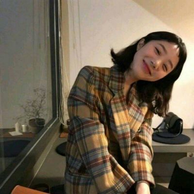 黑白女生头像带字qq图片