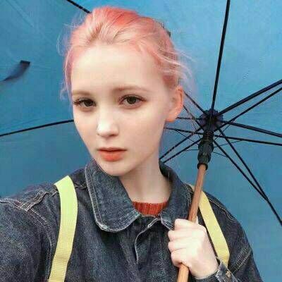 黑白女生头像带字qq图片