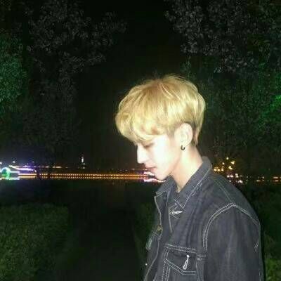 阳光帅气动漫吸烟的酷酷头像男生头像男生头像图片