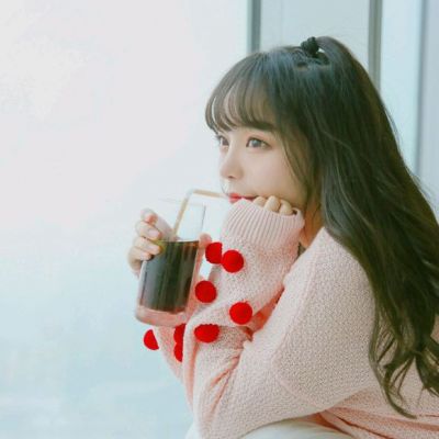 黑白唯美伤感女生头像图片