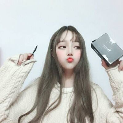 女生头像白色衬衣高清图片