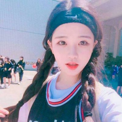女生头像白色衬衣高清图片