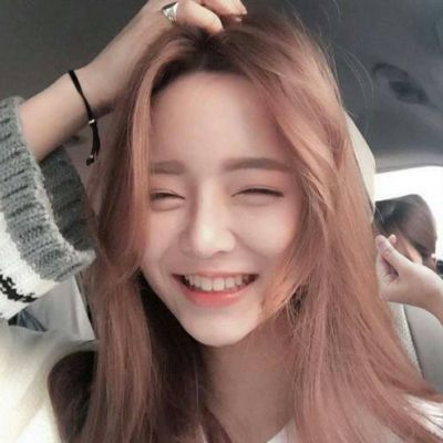女生头像白色衬衣高清图片