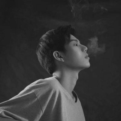 黑白帅气一天换几次自拍头像的男生图片