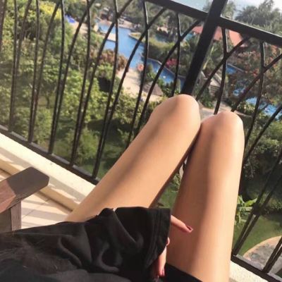 女生头像唯美侧脸短发图片