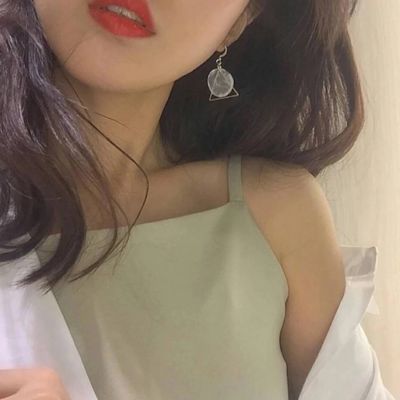 女生头像唯美侧脸短发图片