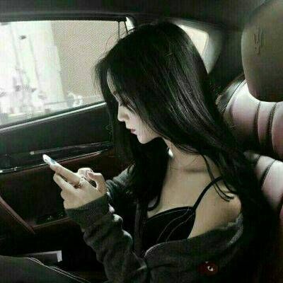 qq女生头像潮流黑白图片