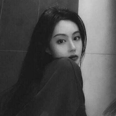 qq女生头像潮流黑白图片