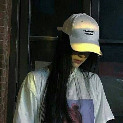 qq女生头像潮流黑白图片