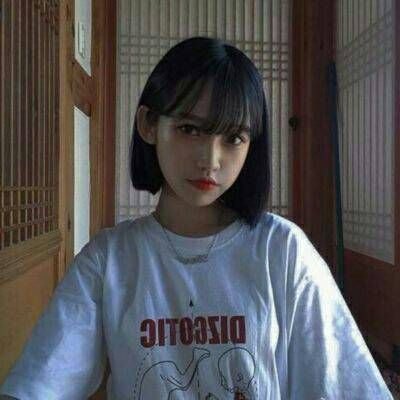 qq女生头像潮流黑白图片