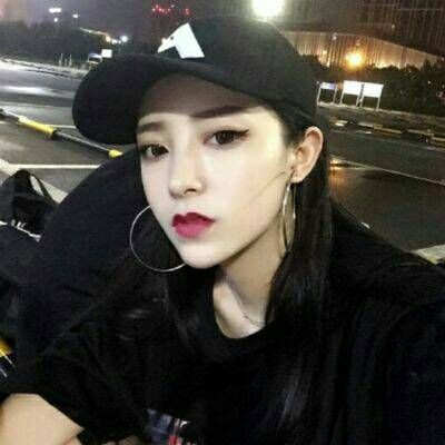 qq女生头像潮流黑白图片