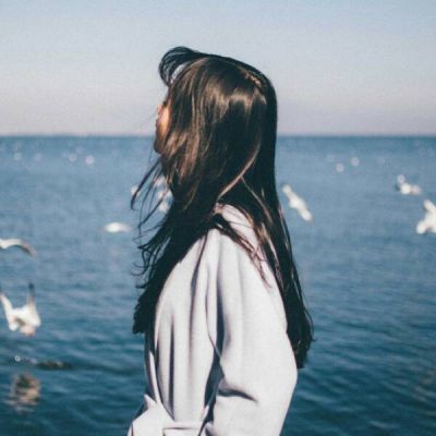 qq动漫女生半身头像图片