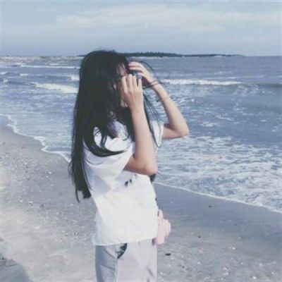 qq动漫女生半身头像图片