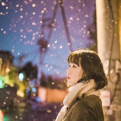 带眼镜的动漫女生头像图片
