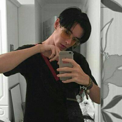 qqqq男生红色头像个性图片