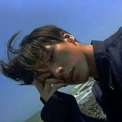 qqqq男生红色头像个性图片