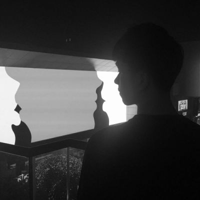 高清黑白微博头像女生放男生头像 正常吗图片