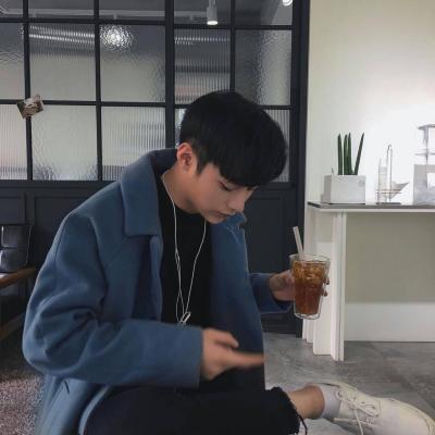 微信男生和小动物合影的头像图片