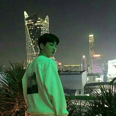 2018最新高清男生头像黑白高冷背影头像大全图片
