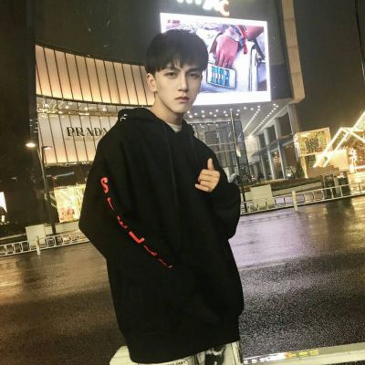 2018最新帅气男生和女生接吻头像大全图片大全
