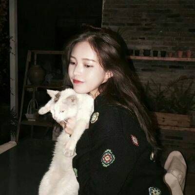 躺着的女生头像个性网图片