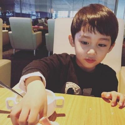 高清帅气qq头像背影动漫男生图片