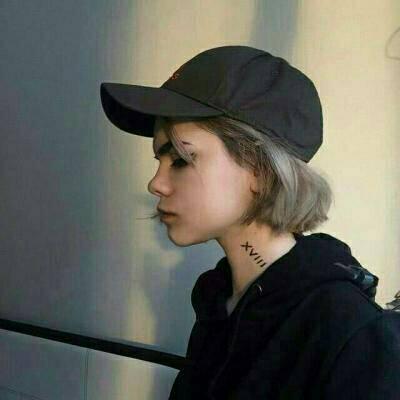 qq头像女生侧影阳光图片