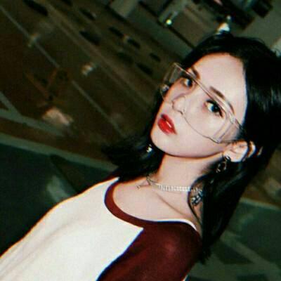 qq头像女生侧影阳光图片