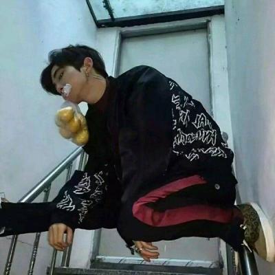个性落寞的微博头像伤感正太头像 男生图片