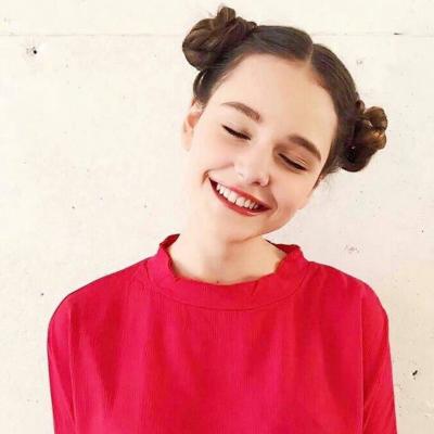 qq头像女生带复古眼镜图片