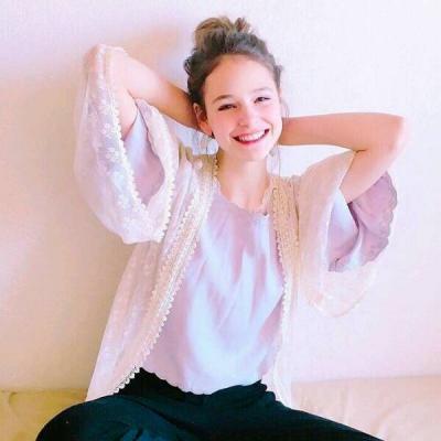 qq头像女生带复古眼镜图片