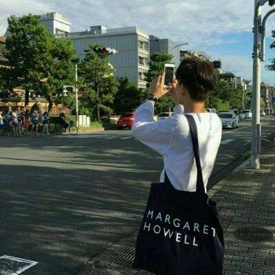 最新微信背影头像二次元头像男生红眸图片