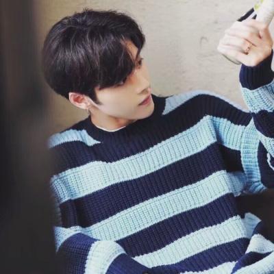 好看的韩系头像在哭的头像男生图片