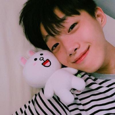 好看的韩系头像在哭的头像男生图片