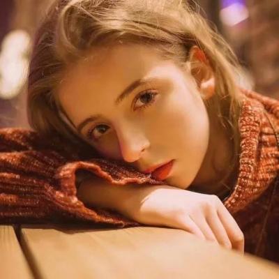 qq头像女生染发白色图片