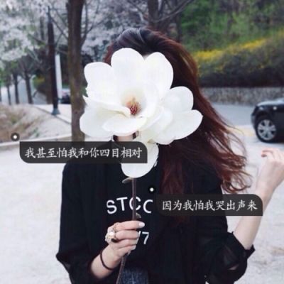 手拿照相机的女生头像图片