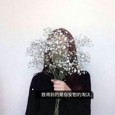 手拿照相机的女生头像图片