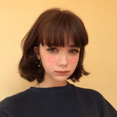 漂在水面上的女生头像图片