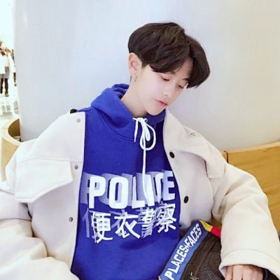 青春干净的帅气北大男生抑郁头像图片