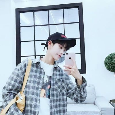 青春干净的帅气北大男生抑郁头像图片