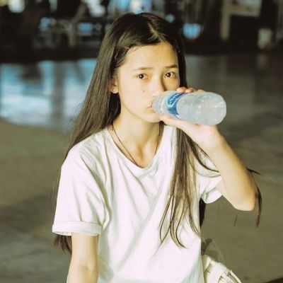 qq头像侧面女生头像图片